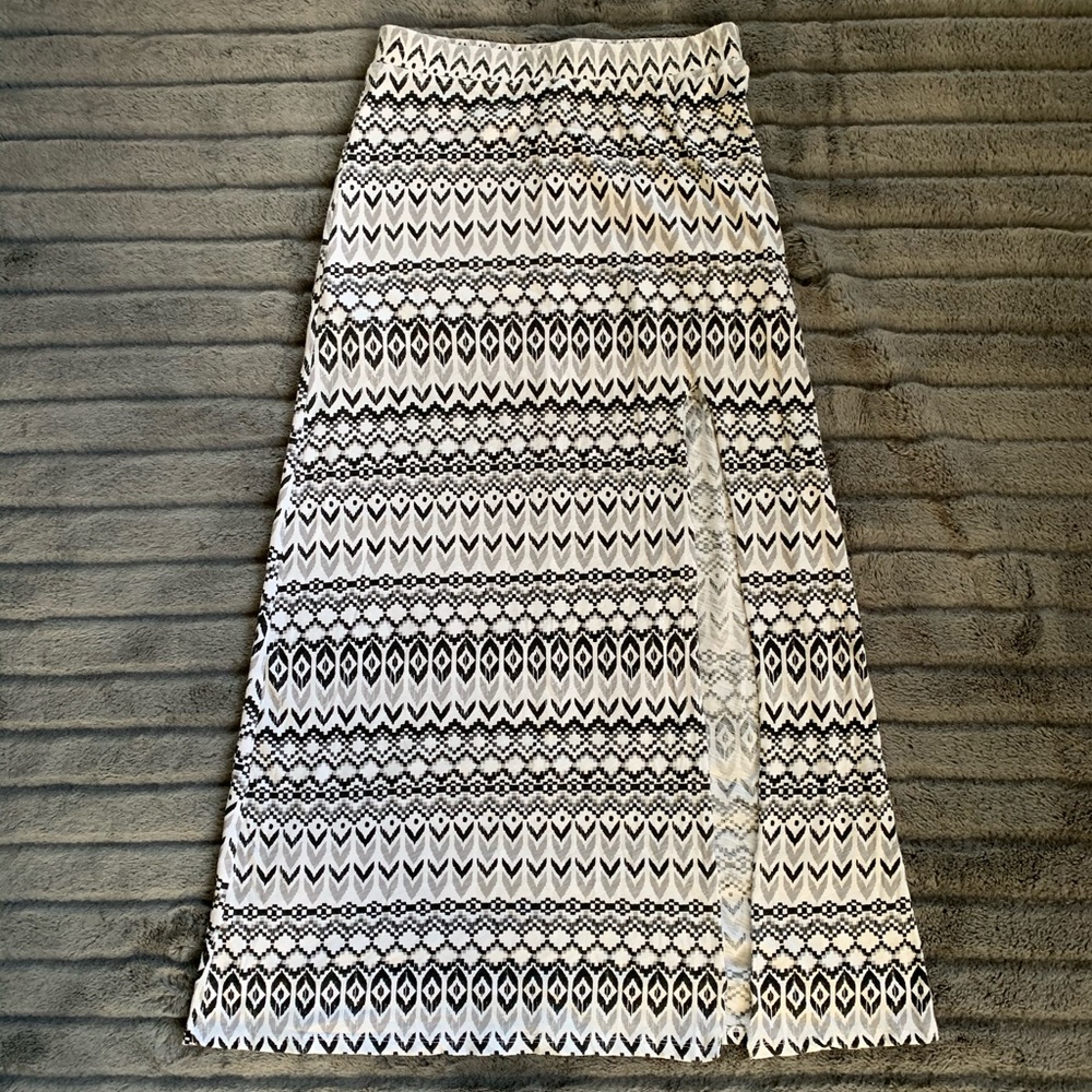 American Eagle Black & White tribal Maxi Skirt